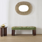 Banc courbé en velours vert brodé à la main