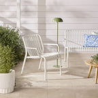 Chaise d'extérieur en plastique blanc traité anti-UV