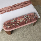 Banc brodé à la main en velours rose