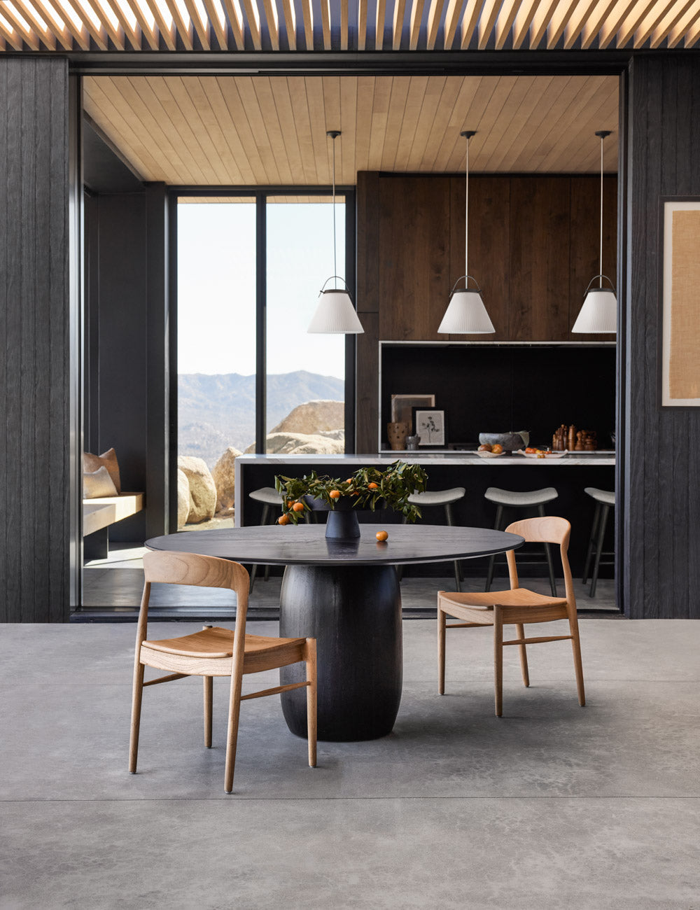 Maroko Round Dining Table