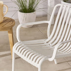 Chaise d'extérieur en plastique blanc traité anti-UV