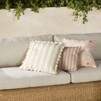 Coussin d'extérieur rayé avec bord festonné 45x45cm Taupe