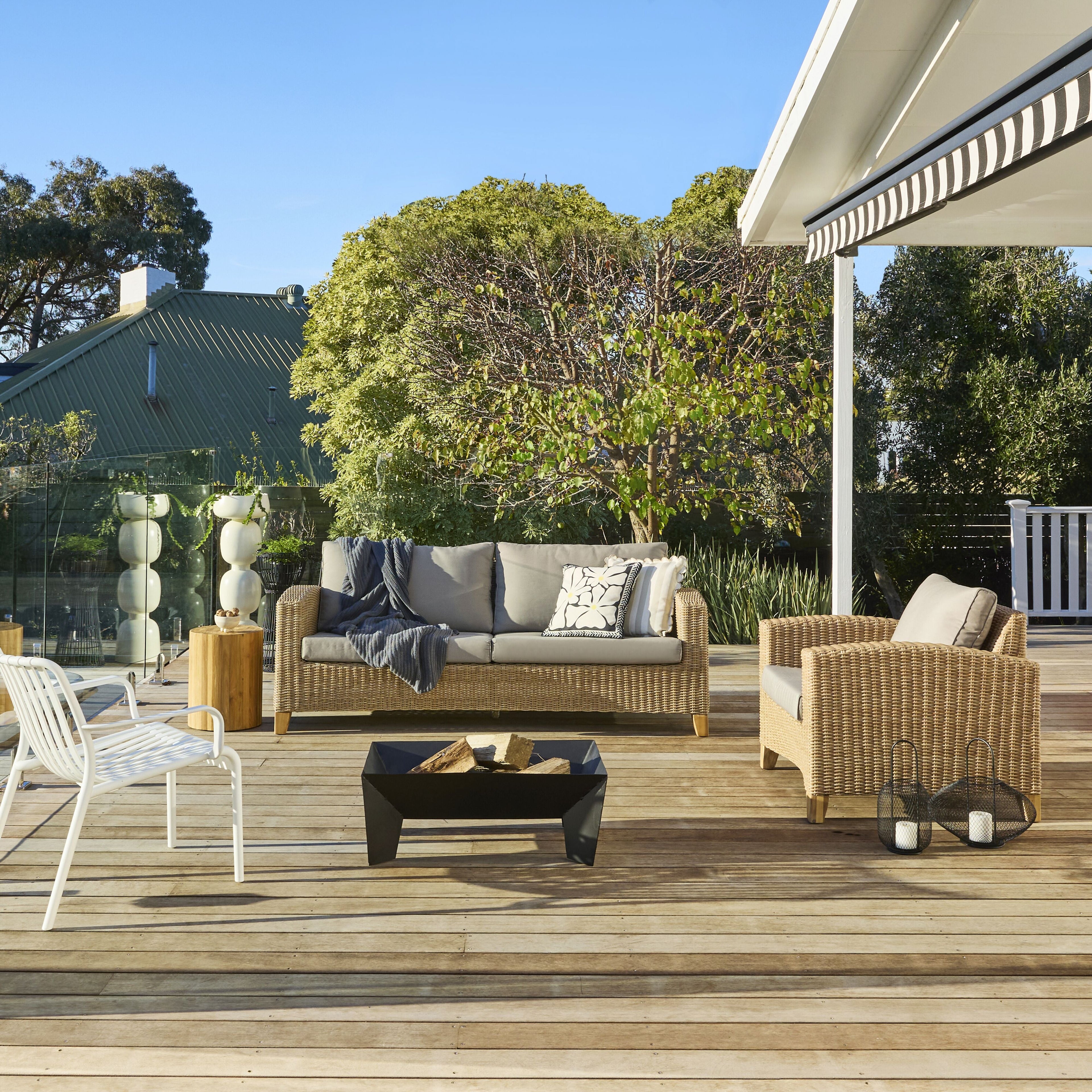 All-Weather Wicker Outdoor Armchair Natural