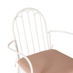 Chaise d'extérieur en fer festonnée blanche avec coussin rose
